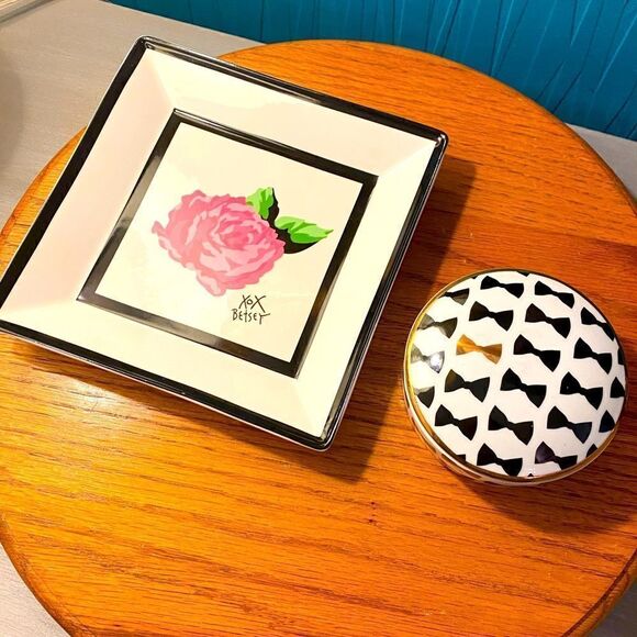 Plate and trinket box Betsy Johnson with Roses and black tuxedo tie box set - Picture 1 of 6